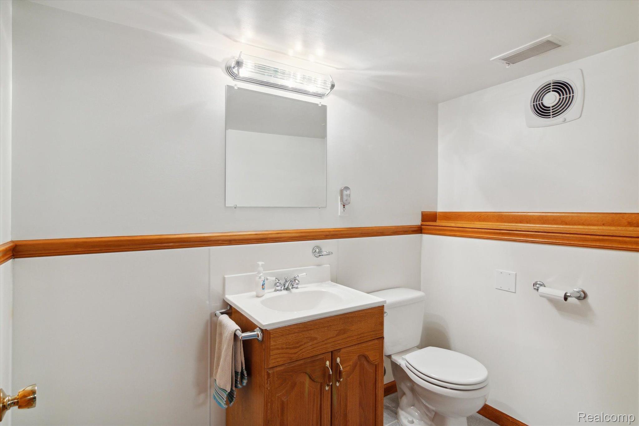 4384 Regency Road Swartz Creek, MI 48473 - Photo 24 of 47 Half Bath