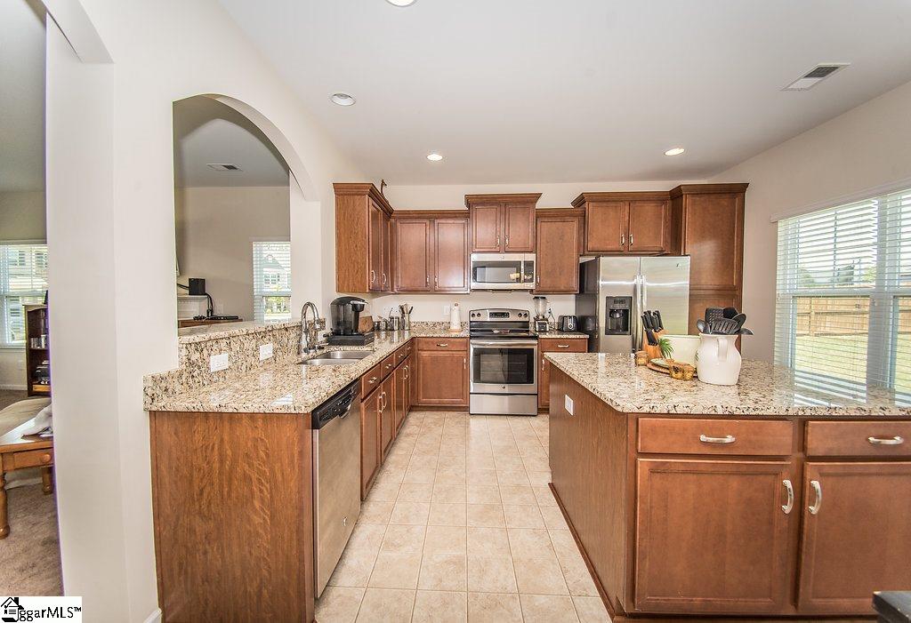 228 Castleton Circle Boiling Springs, SC 29316 - Photo 2 of 17
