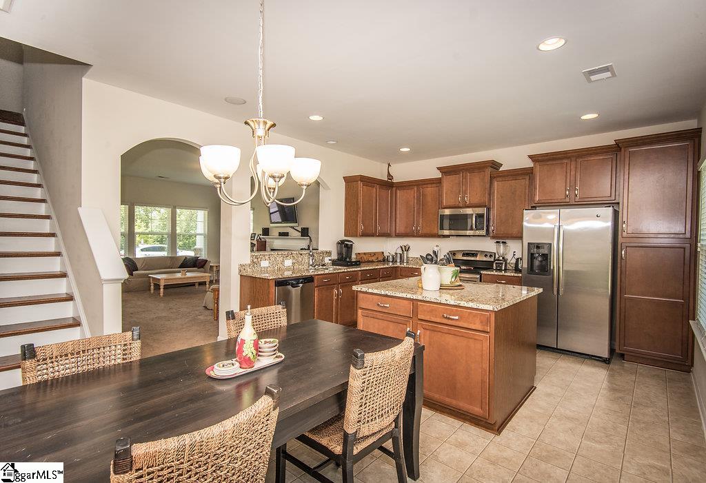 228 Castleton Circle Boiling Springs, SC 29316 - Photo 4 of 17