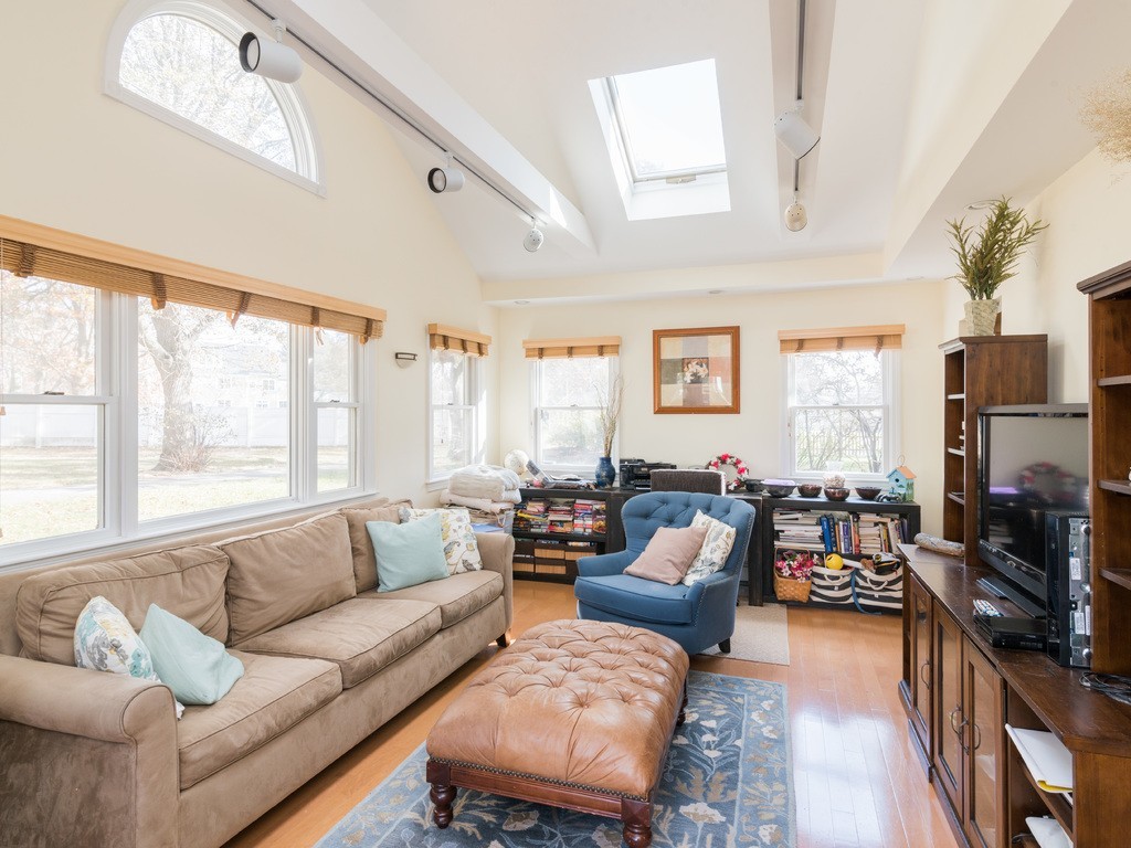 8 Kerr Path Newton, MA 02459 - Photo 3 of 21