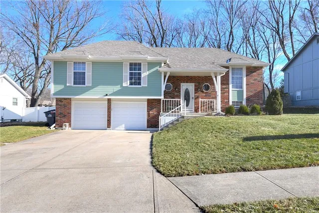 $310,000 | 2504 Northwest Leann Drive, Blue Springs, MO 64014