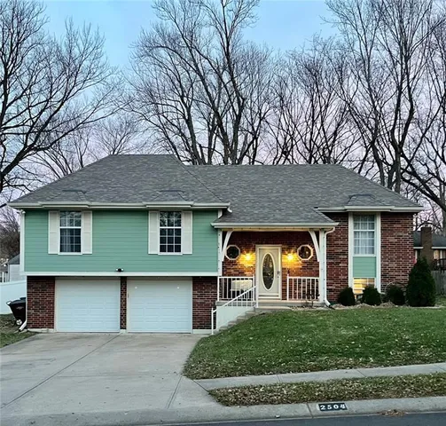 $310,000 | 2504 Northwest Leann Drive, Blue Springs, MO 64014