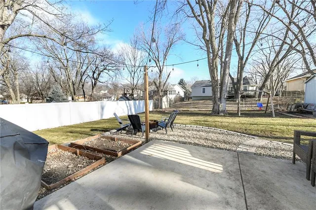 $310,000 | 2504 Northwest Leann Drive, Blue Springs, MO 64014