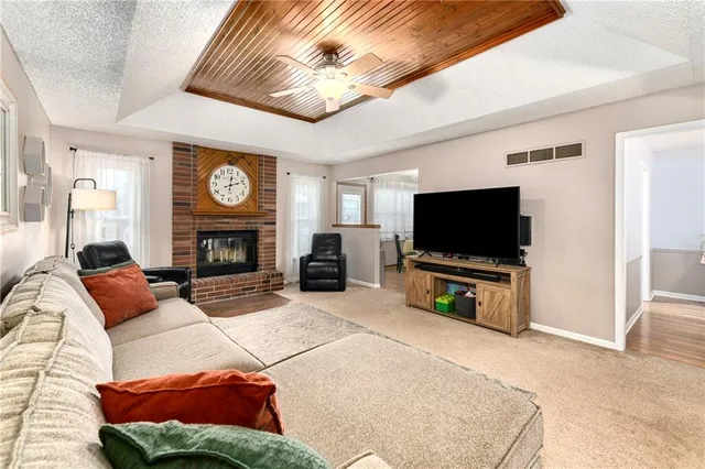 $310,000 | 2504 Northwest Leann Drive, Blue Springs, MO 64014