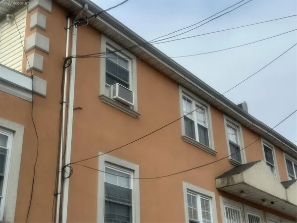 $1,032,000 | 14768 259th Street | Rosedale