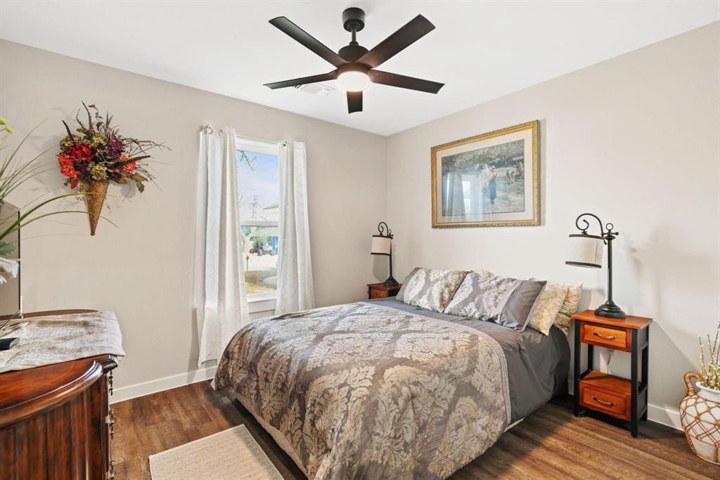 114 West Morton Street Denison, TX 75021 - Photo 14 of 21 a bedroom with bed and a window