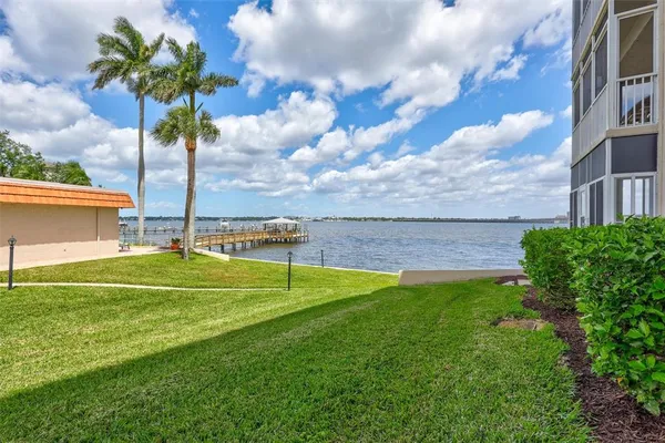 $2,400 | 1600 1st Avenue West, Unit 102A, Bradenton, FL 34205