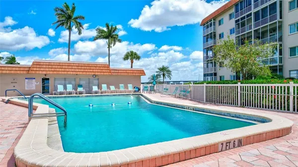 $2,400 | 1600 1st Avenue West, Unit 102A, Bradenton, FL 34205