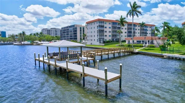 $2,400 | 1600 1st Avenue West, Unit 102A, Bradenton, FL 34205