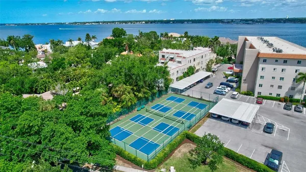$2,400 | 1600 1st Avenue West, Unit 102A, Bradenton, FL 34205