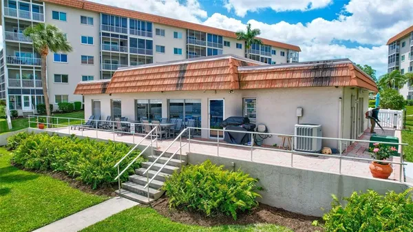 $2,400 | 1600 1st Avenue West, Unit 102A, Bradenton, FL 34205
