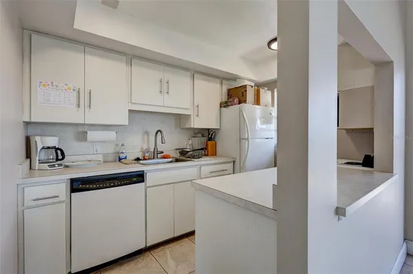 $2,400 | 1600 1st Avenue West, Unit 102A, Bradenton, FL 34205