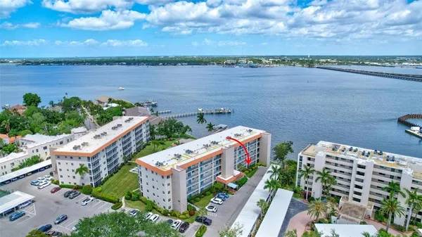 $2,400 | 1600 1st Avenue West, Unit 102A, Bradenton, FL 34205