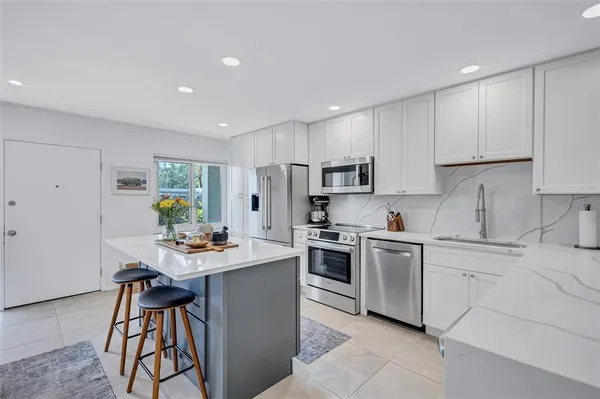 $2,400 | 1600 1st Avenue West, Unit 102A, Bradenton, FL 34205