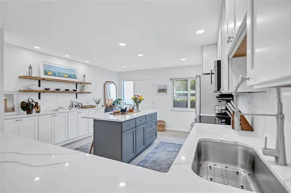 $2,400 | 1600 1st Avenue West, Unit 102A, Bradenton, FL 34205