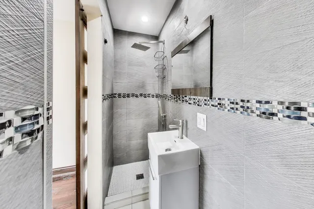 a close up view of washer and dryer