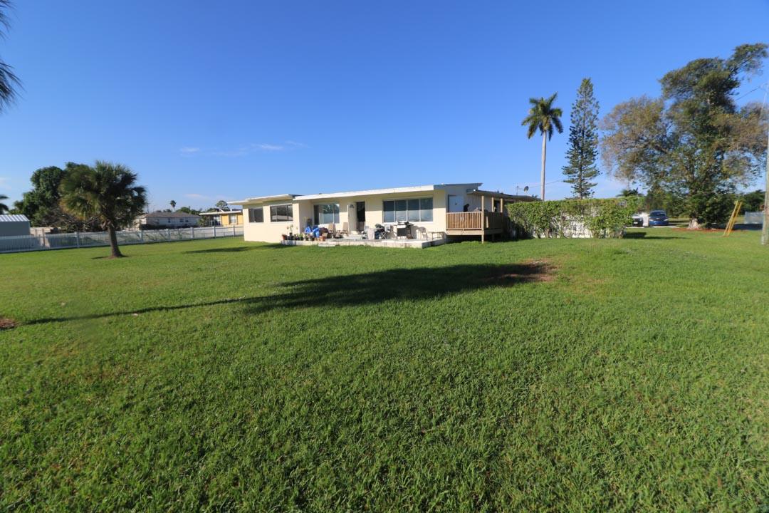 4188 Coconut Road Lake Worth, FL 33461 - Photo 4 of 37 4188coco-7
