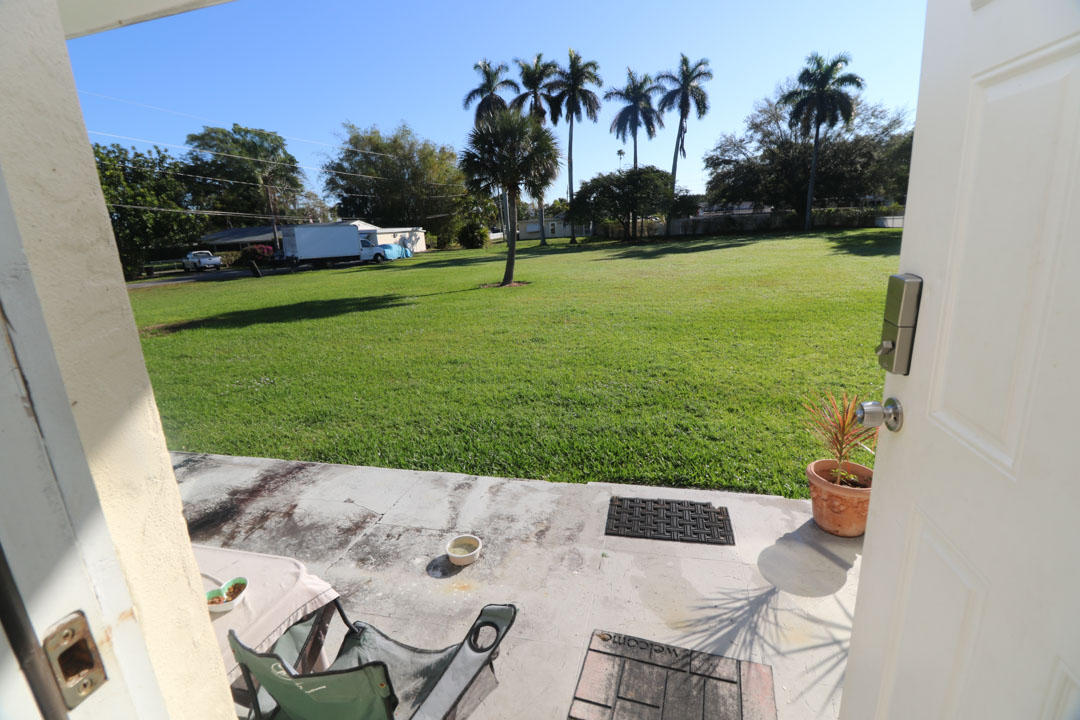 4188 Coconut Road Lake Worth, FL 33461 - Photo 6 of 37 4188coco-27