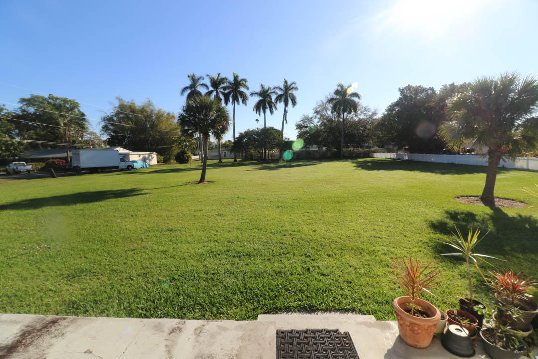 4188 Coconut Road Lake Worth, FL 33461 - Photo 7 of 37 4188coco-29