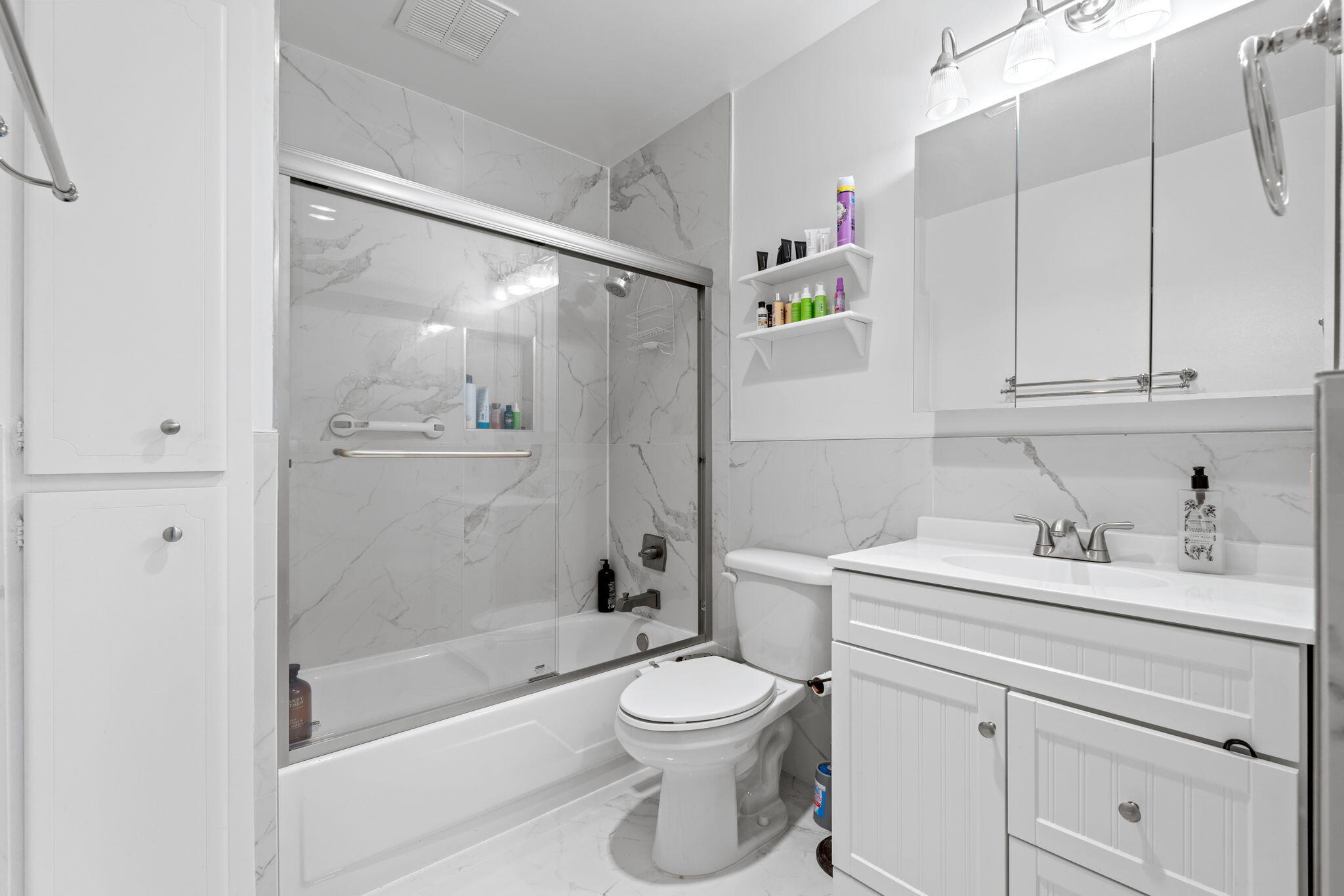 418 South Cypress Road, Unit 128 Pompano Beach, FL 33060 - Photo 25 of 49 a bathroom with a toilet a sink and a bathtub