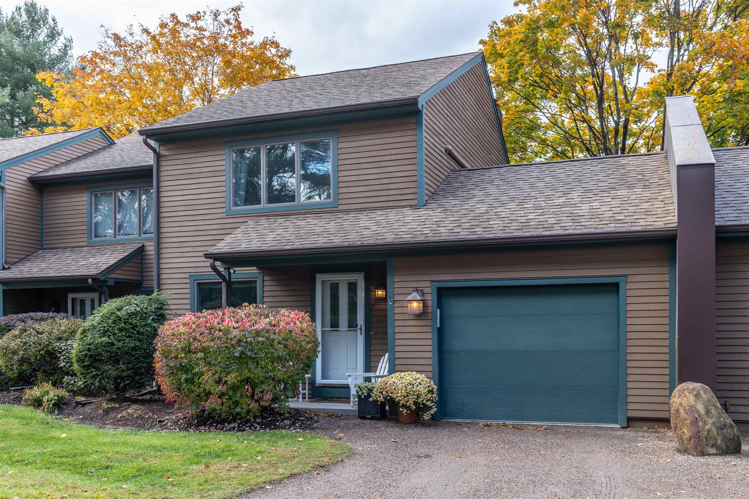 1126 Mountain Road, Unit 4 Stowe, VT 05672 - Photo 2 of 26