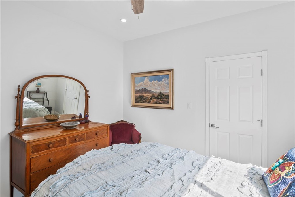 1007 Rose Avenue Pasadena, CA 91107 - Photo 31 of 52 a bedroom with a bed and a dresser