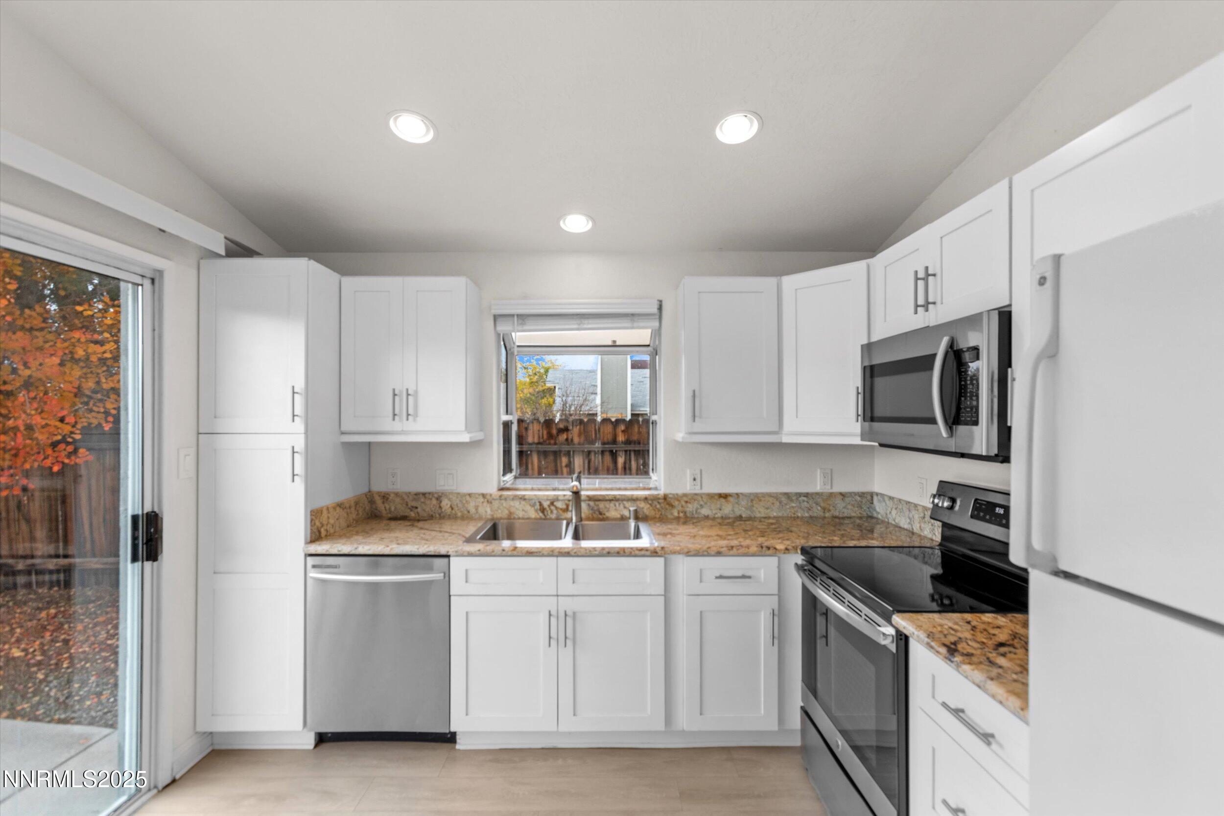 6530 Fall River Circle Reno, NV 89523 - Photo 5 of 23 13-0Y7A8326