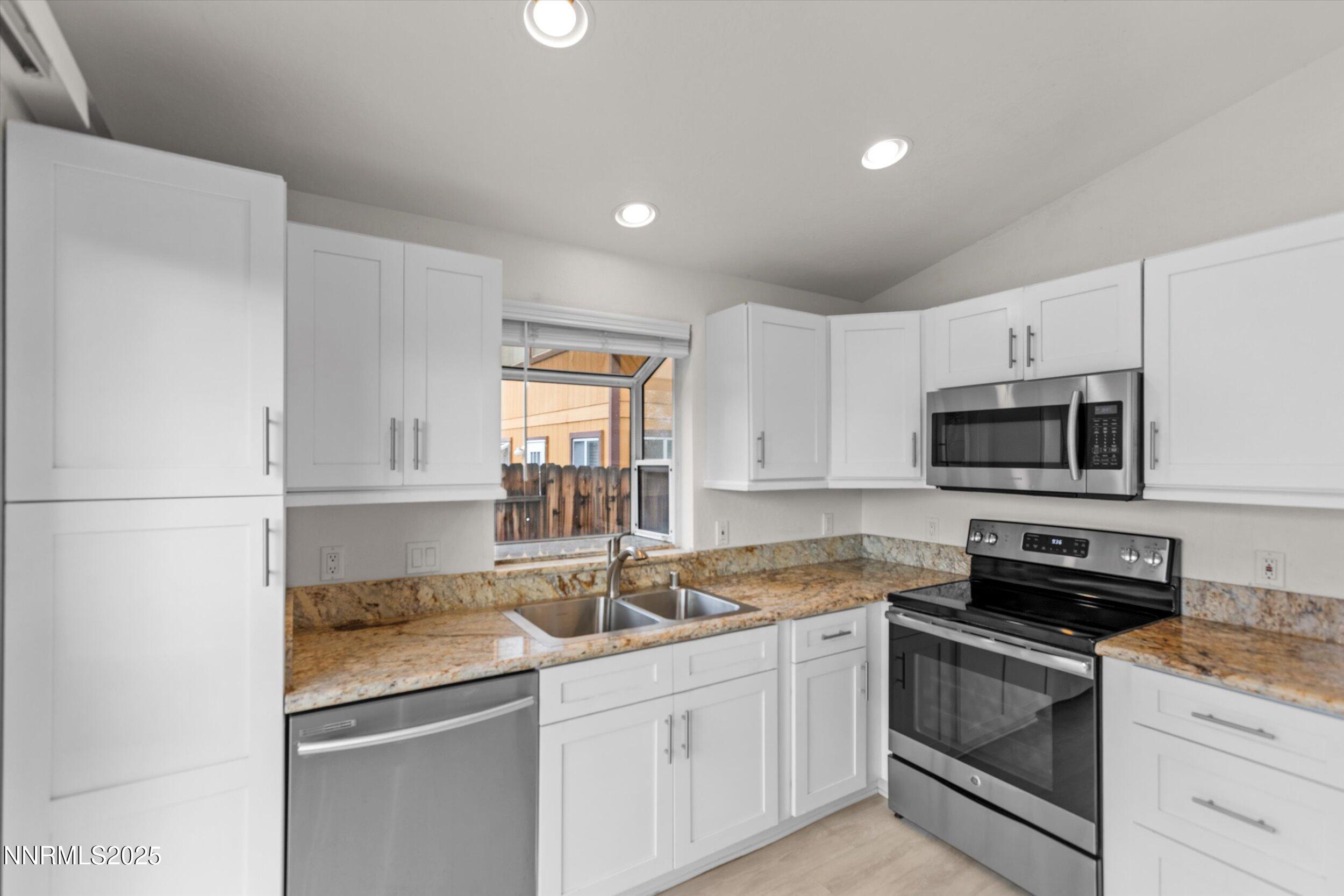 6530 Fall River Circle Reno, NV 89523 - Photo 6 of 23 15-0Y7A8331