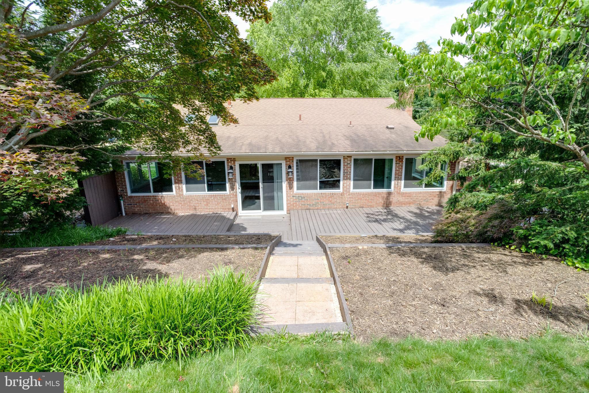 5300 Queensberry Avenue Springfield, VA 22151 - Photo 3 of 63