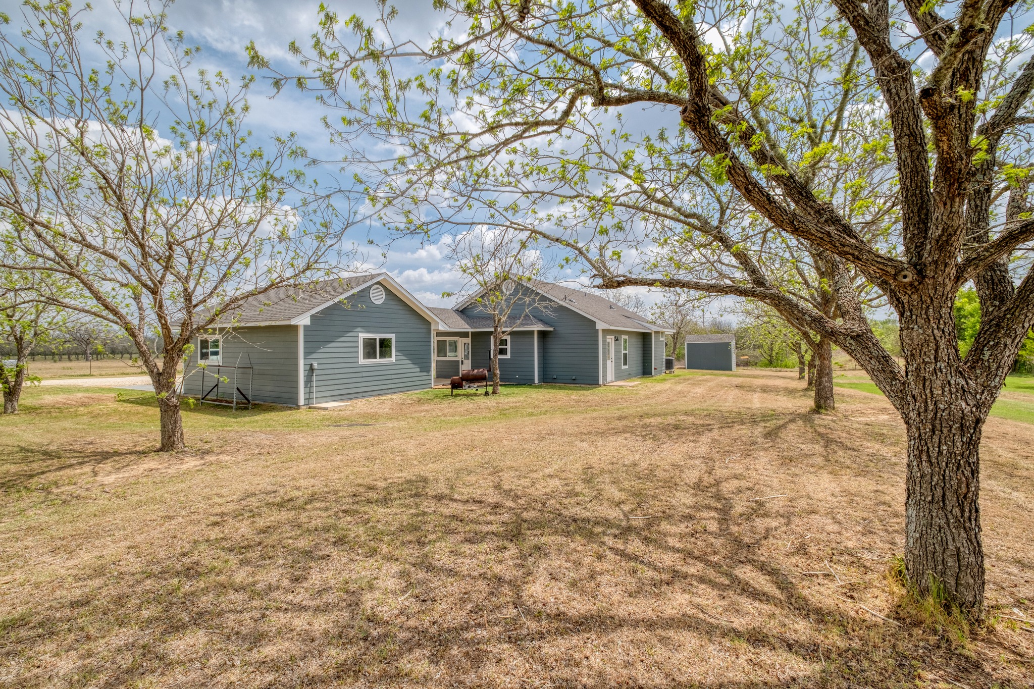 2950 County Road 484 Elgin, TX 78621 - Photo 4 of 25 a front view of house with yard and trees