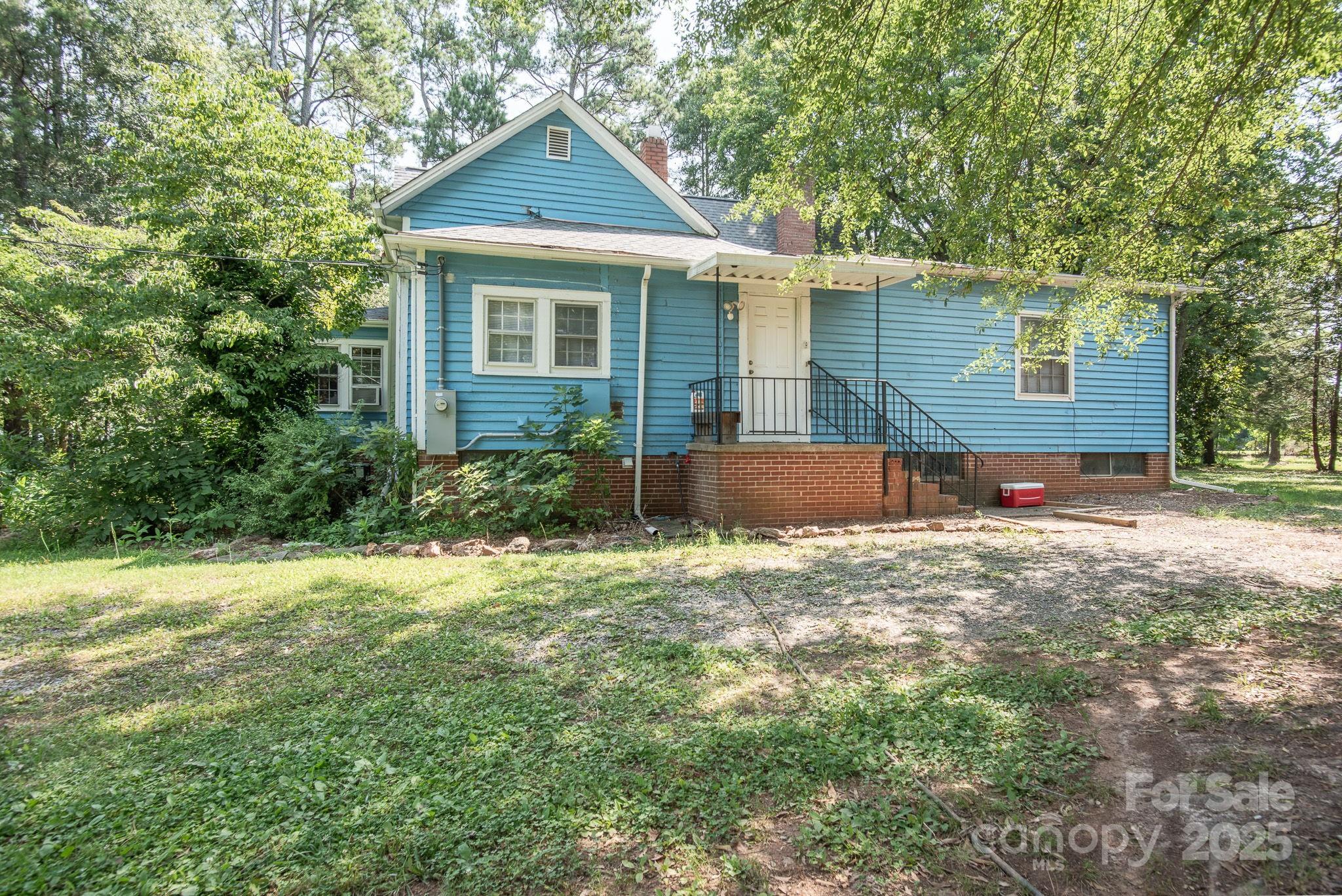 109 Fulton Street, Unit 9 Kings Mountain, NC 28086 - Photo 12 of 46 front view of a house with a yard