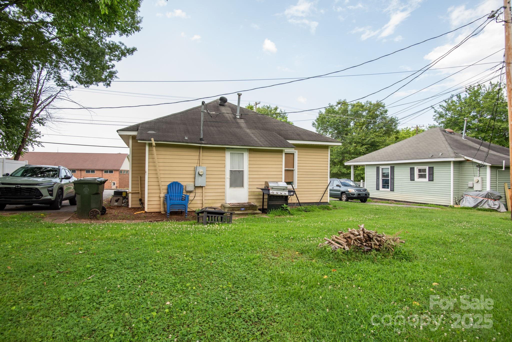 109 Fulton Street, Unit 9 Kings Mountain, NC 28086 - Photo 26 of 46 a front view of a house with a garden