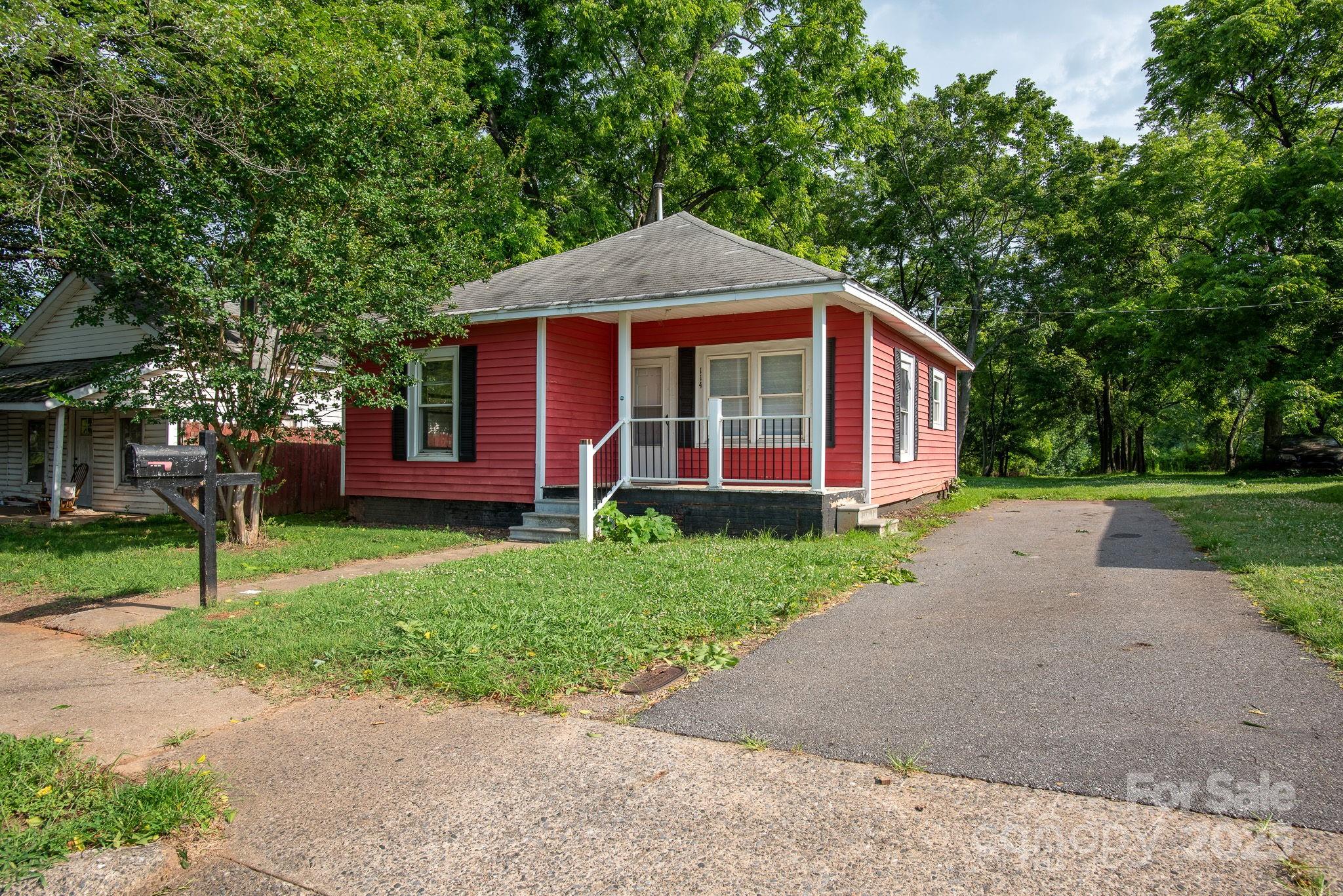 109 Fulton Street, Unit 9 Kings Mountain, NC 28086 - Photo 29 of 46 a view of front of a house with a yard