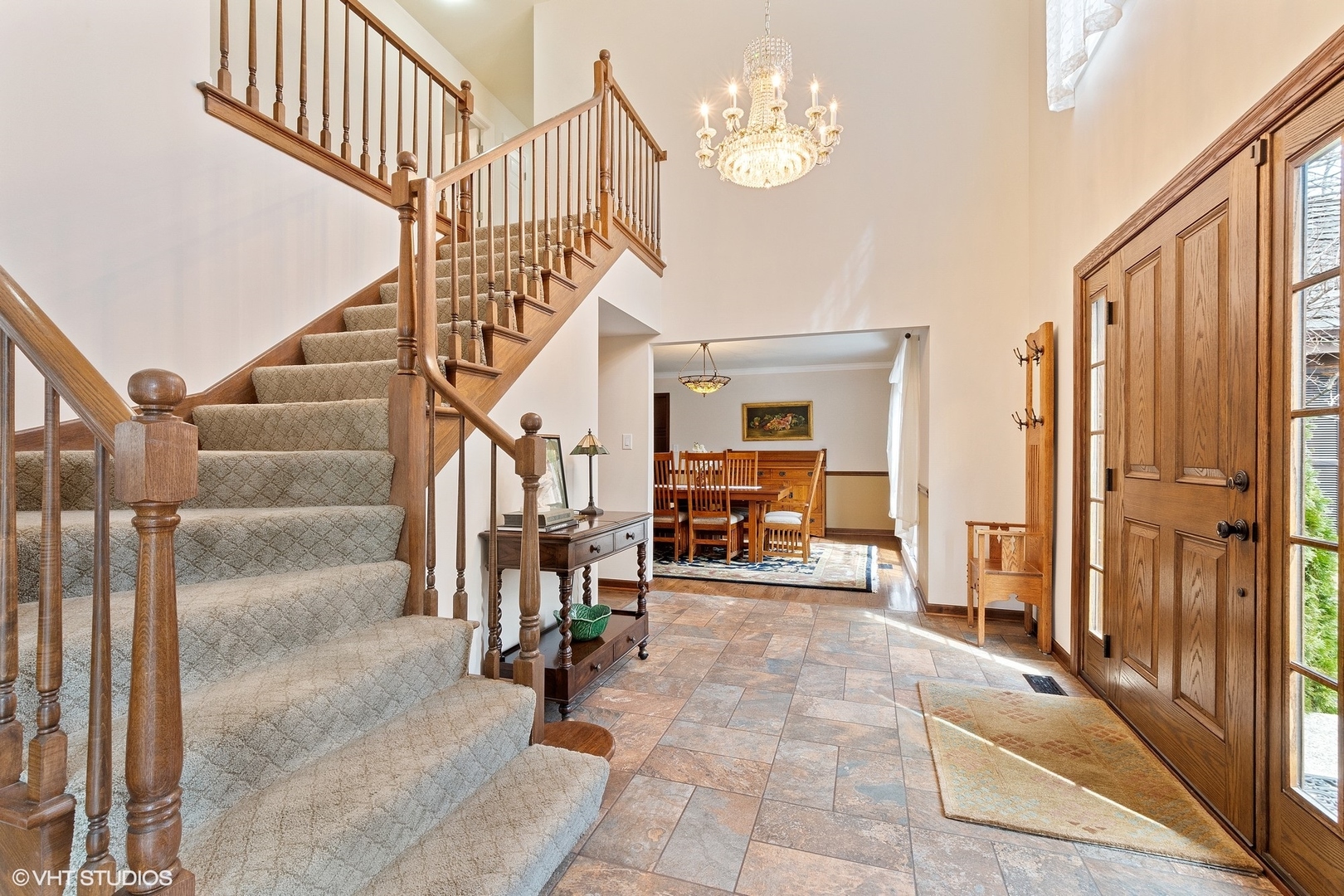 850 Carlyle Circle Lake Bluff, IL 60044 - Photo 3 of 33