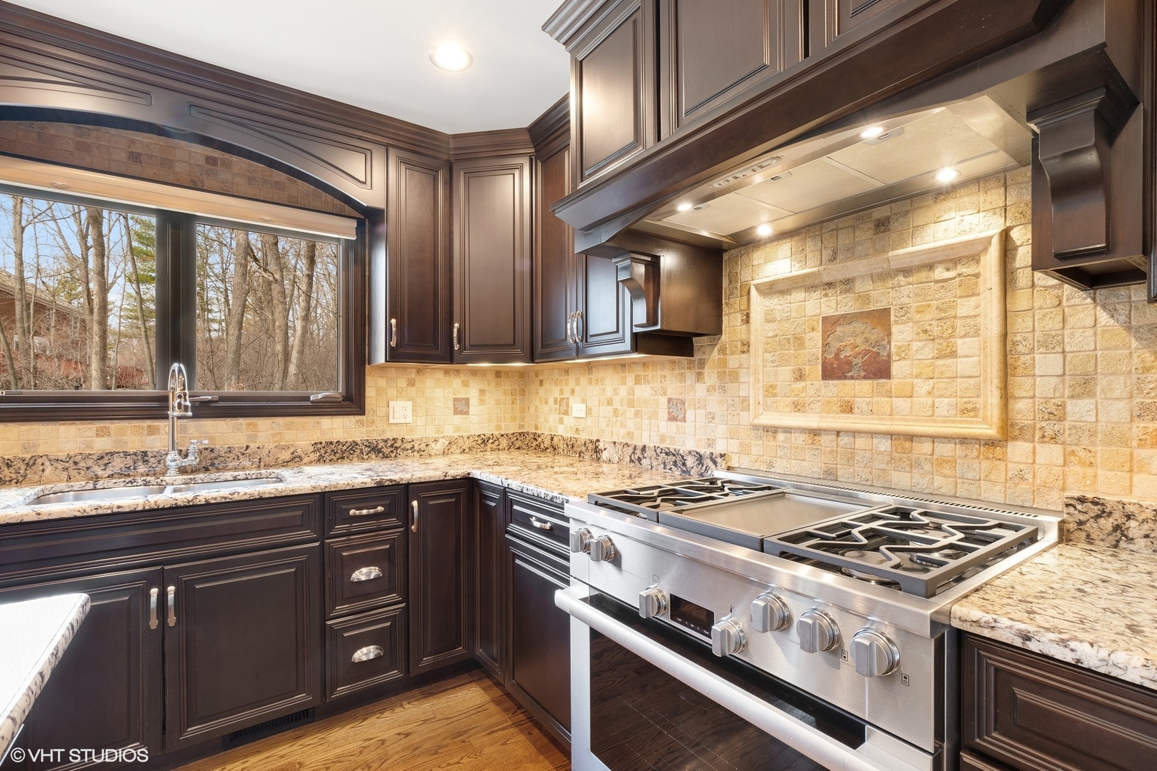 850 Carlyle Circle Lake Bluff, IL 60044 - Photo 8 of 33