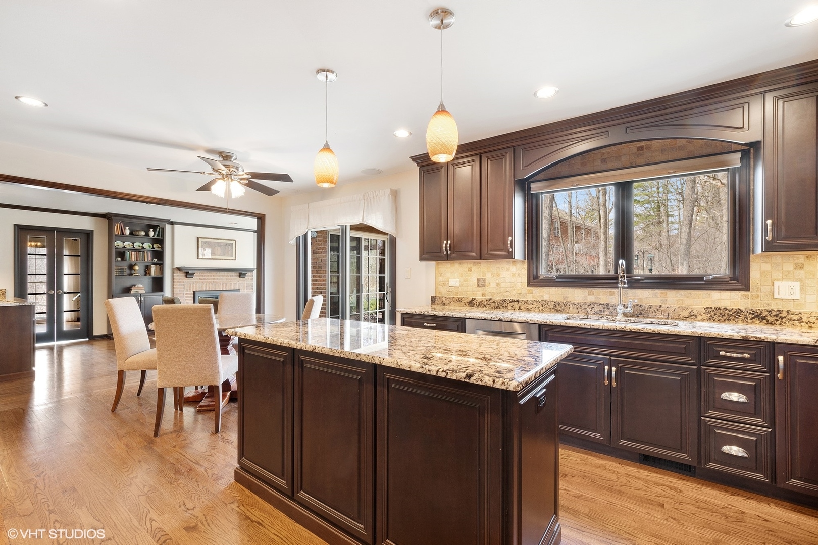 850 Carlyle Circle Lake Bluff, IL 60044 - Photo 9 of 33