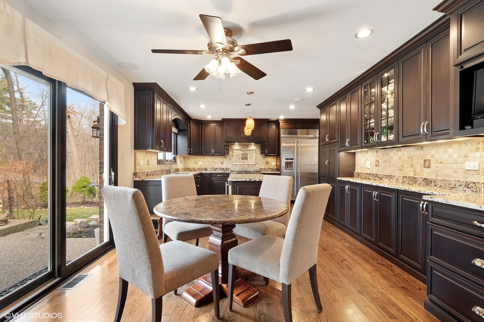 850 Carlyle Circle Lake Bluff, IL 60044 - Photo 10 of 33