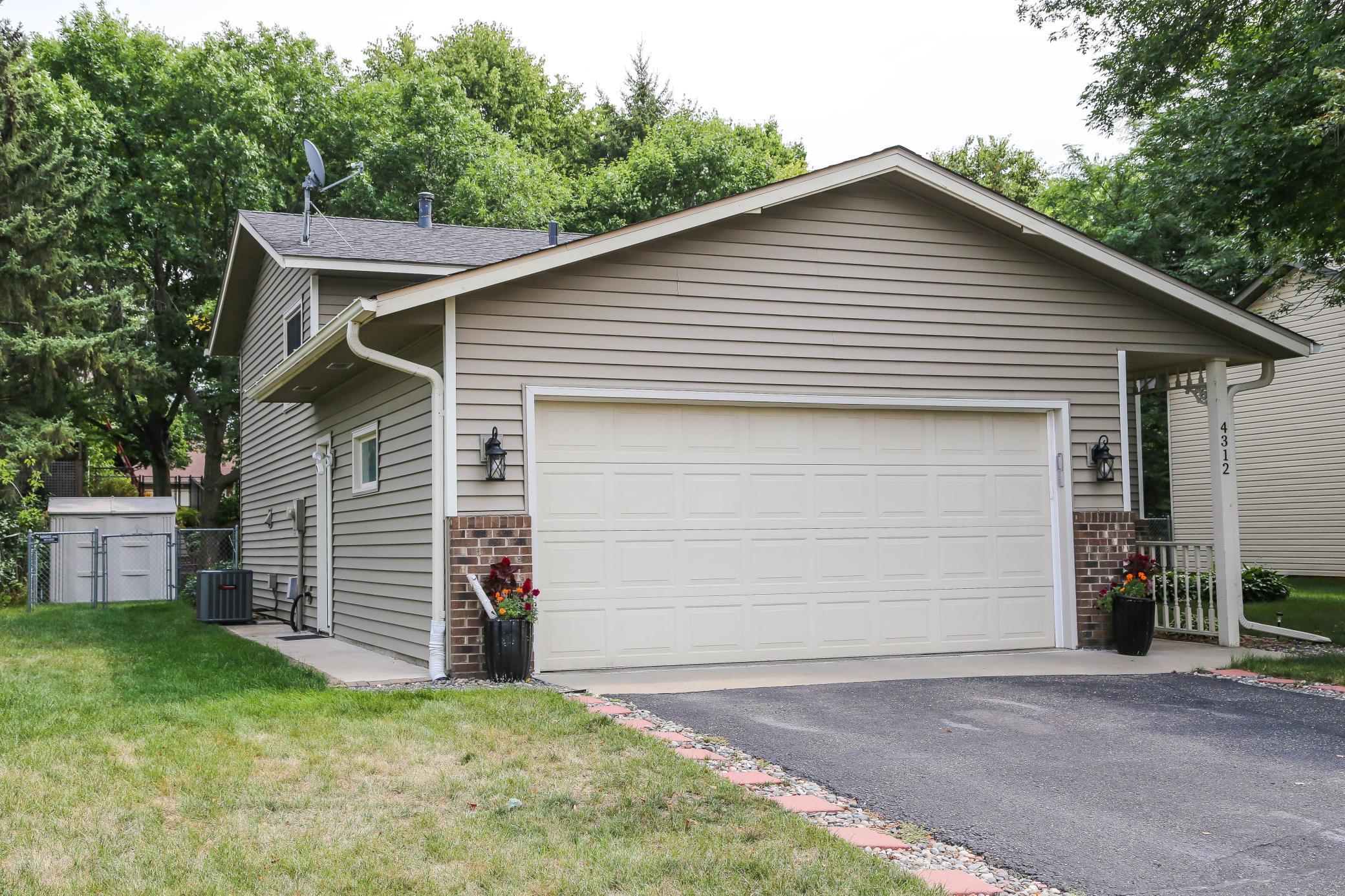4312 Sun Cliff Road Eagan, MN 55122 - Photo 4 of 28 Gallery Image 4