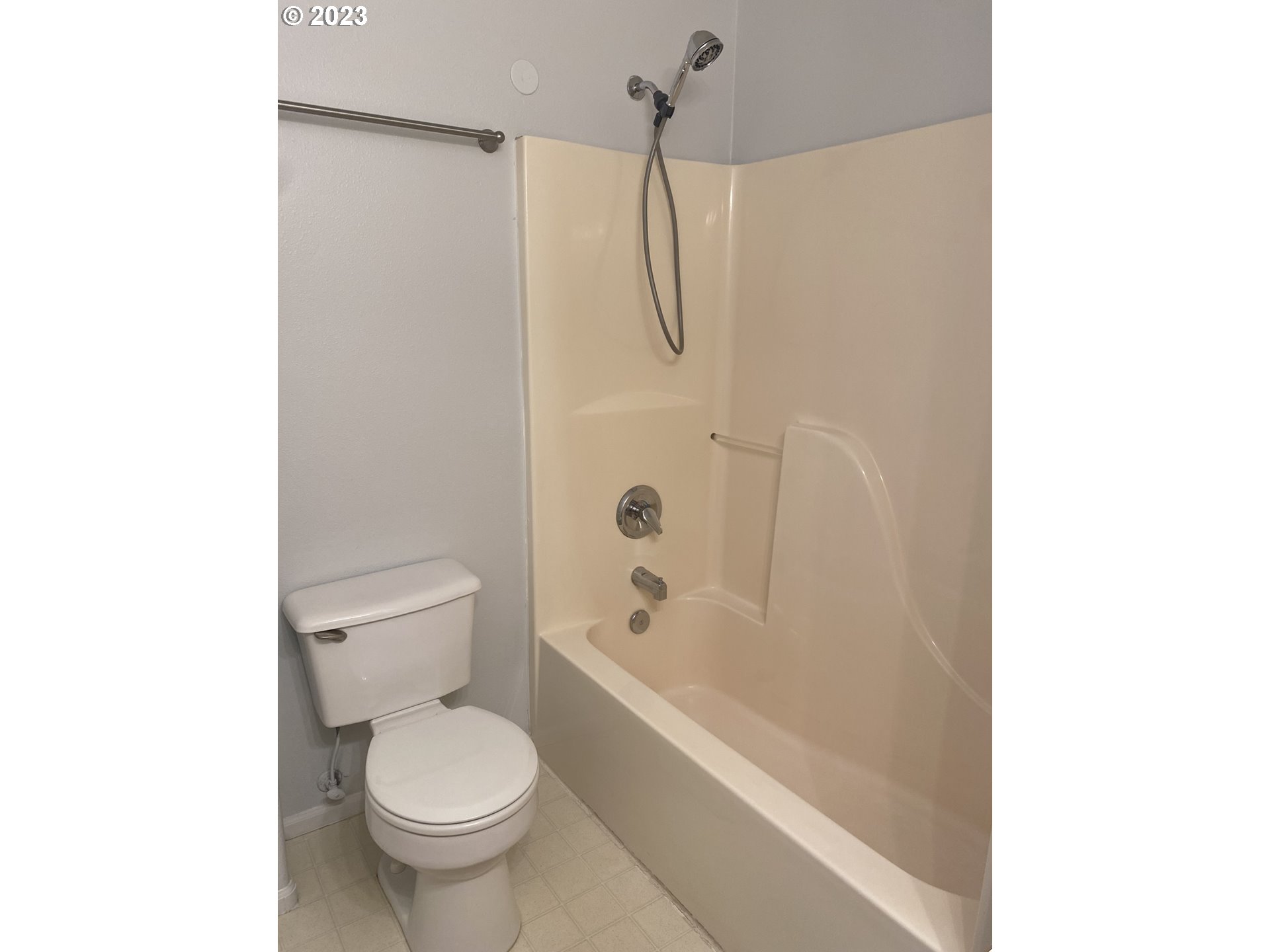 954 Aldridge Place Springfield, OR 97478 - Photo 22 of 32 a bathroom with a shower and a toilet