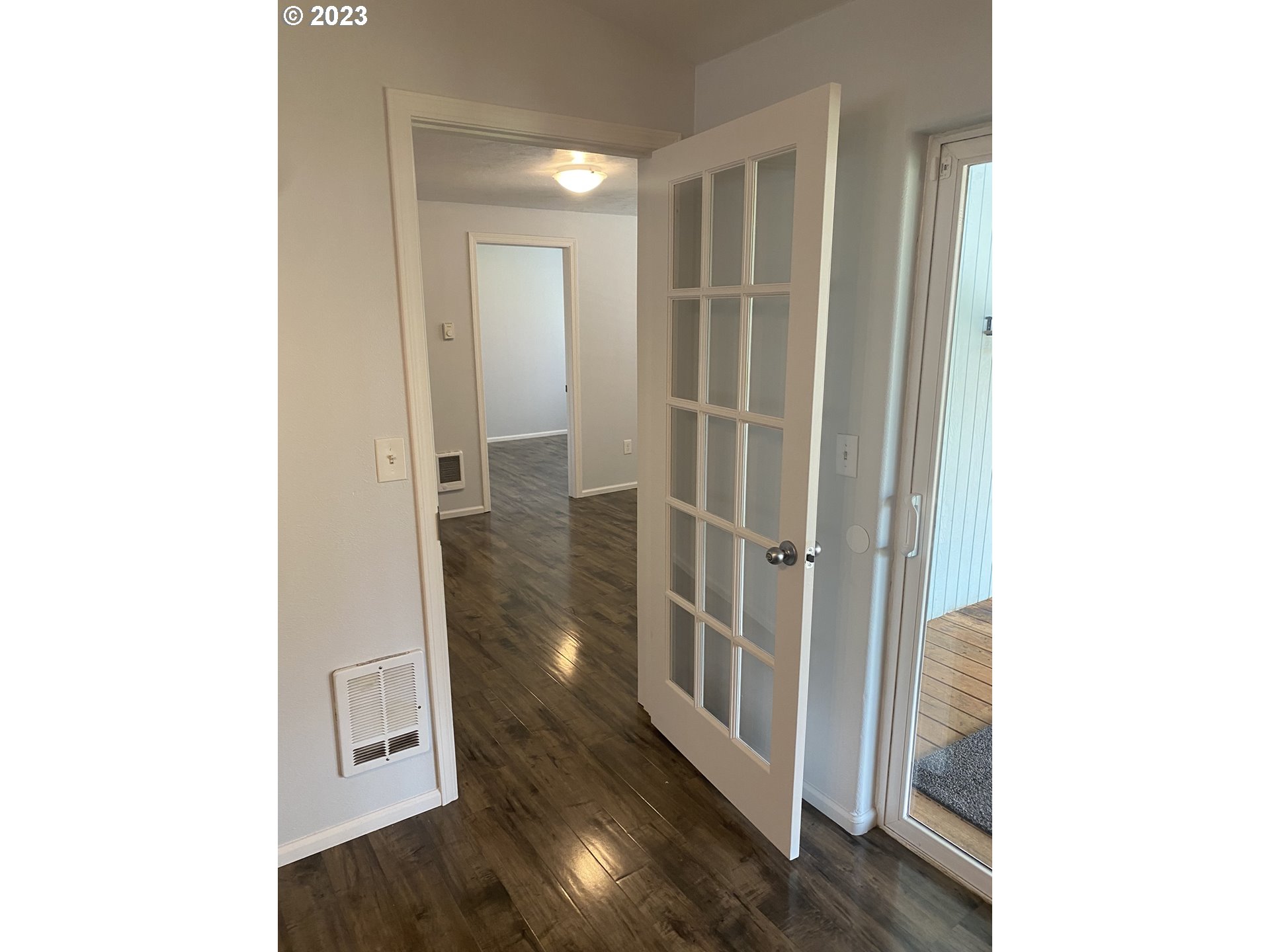954 Aldridge Place Springfield, OR 97478 - Photo 9 of 32 a view of entryway with wooden floor