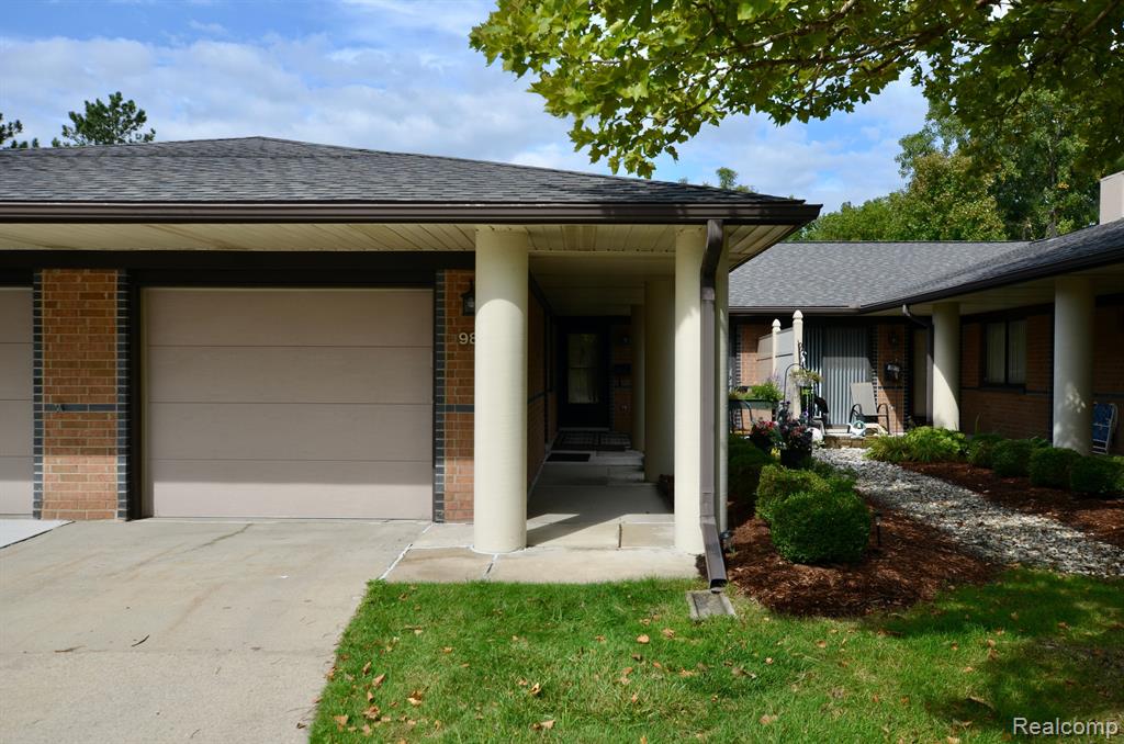 986 Wexford Way Rochester Hills, MI 48307 - Photo 2 of 15