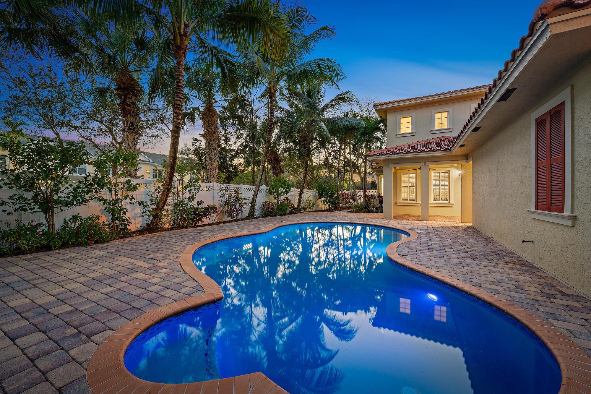 103 Dunmore Drive Jupiter, FL 33458 - Photo 36 of 44 Pool & Back Exterior