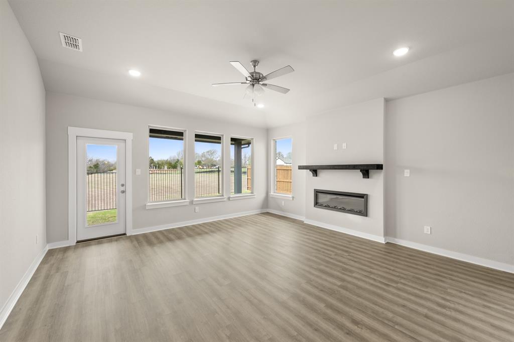 409 Rivers Edge Drive Waxahachie, TX 75167 - Photo 11 of 27 409 Rivers Edge- Living Room-2
