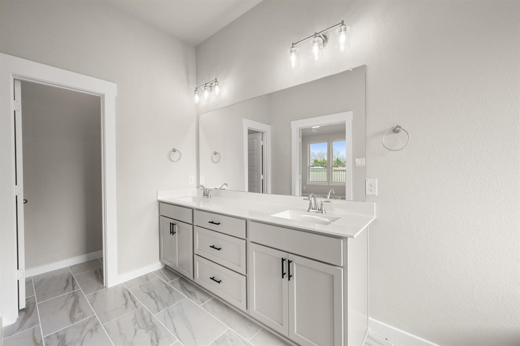 409 Rivers Edge Drive Waxahachie, TX 75167 - Photo 14 of 27 409 Rivers Edge- Primary Suite-3