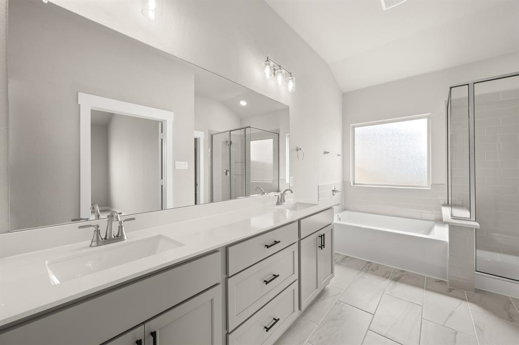 409 Rivers Edge Drive Waxahachie, TX 75167 - Photo 17 of 27 409 Rivers Edge- Primary Suite-6