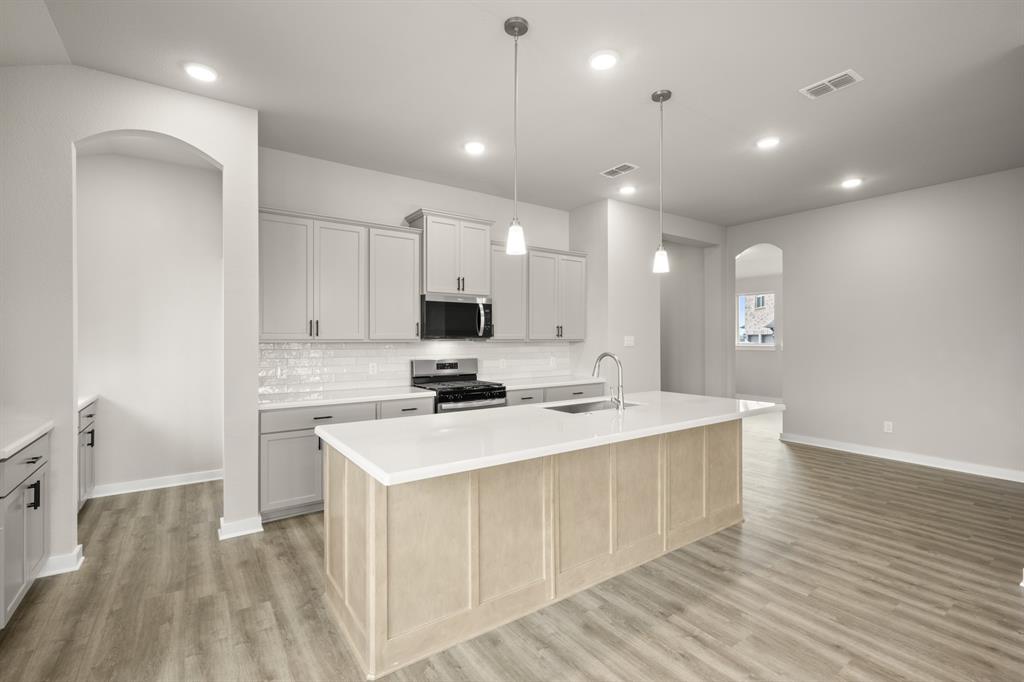 409 Rivers Edge Drive Waxahachie, TX 75167 - Photo 5 of 27 409 Rivers Edge- Kitchen-2