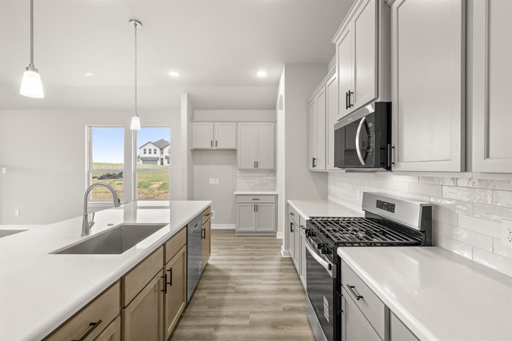 409 Rivers Edge Drive Waxahachie, TX 75167 - Photo 6 of 27 409 Rivers Edge- Kitchen-3