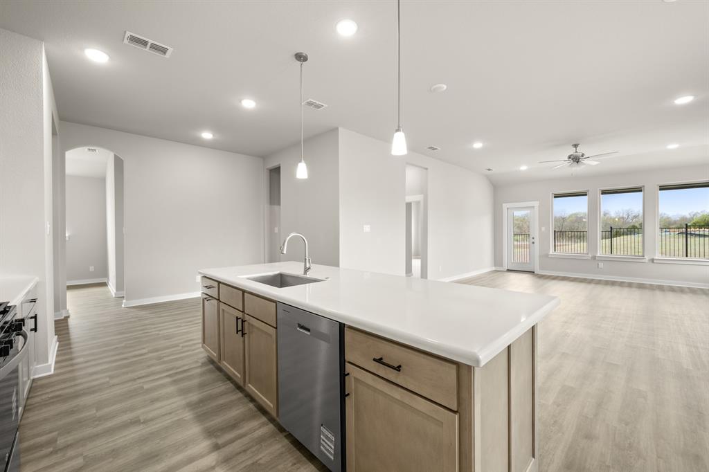 409 Rivers Edge Drive Waxahachie, TX 75167 - Photo 7 of 27 409 Rivers Edge- Kitchen-5