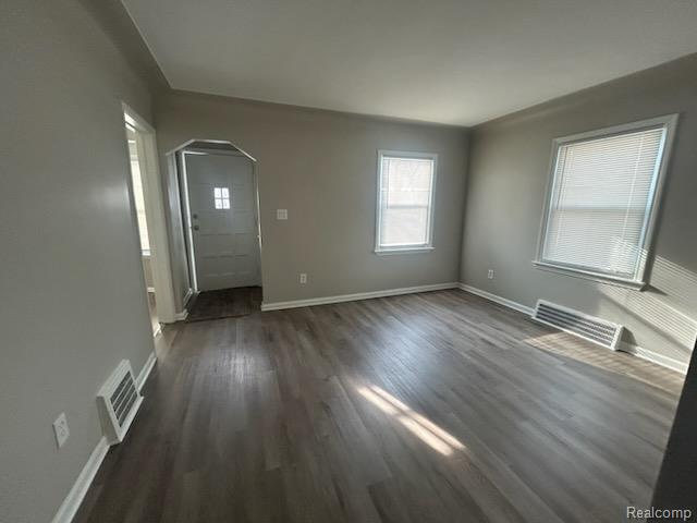 2438 Columbia Road Berkley, MI 48072 - Photo 4 of 17