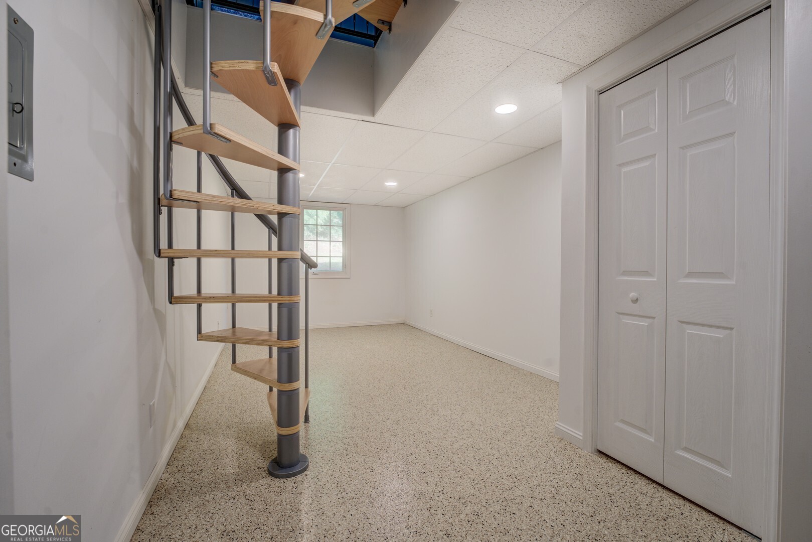 2188 Highway 36 East Jackson, GA 30233 - Photo 50 of 74 an entryway in a hall with a window